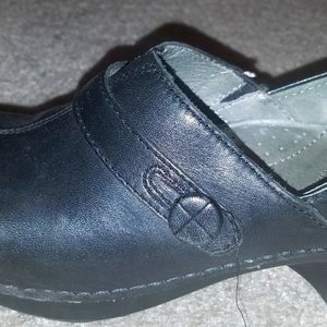 Dansko black shoes